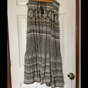 Dress Barn lightweight skirt with elastic waistband size large